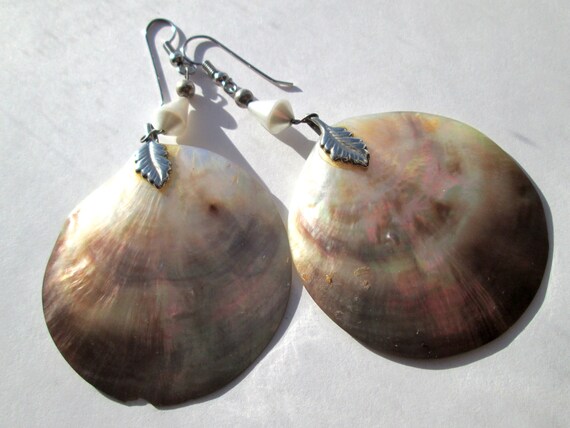 Vintage Fun Shell 1 3/4 in Disc Earrings Statemen… - image 4