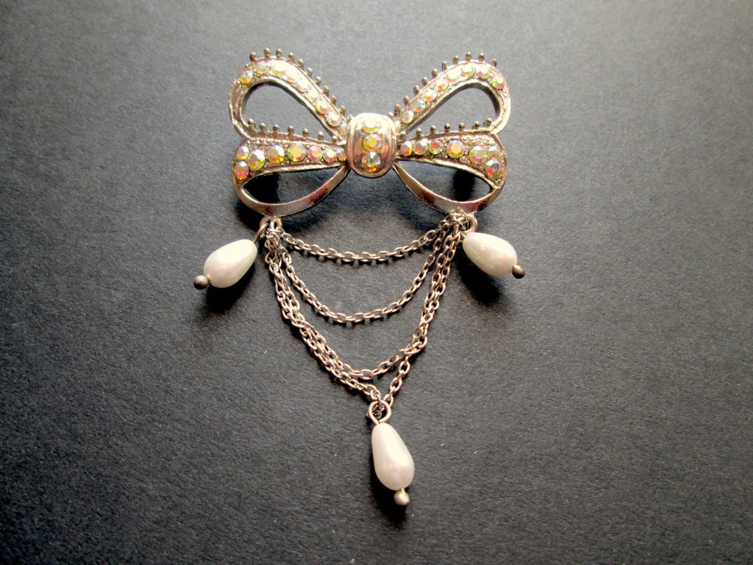 Adorable Vintage AB Rhinestone Figural Bow Swag Faux Pearl Drop Brooch ...