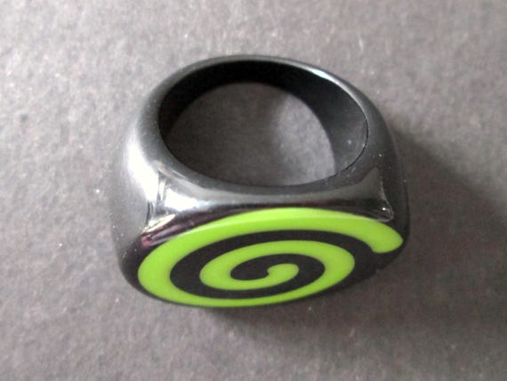 Fun Vintage Statement Ring Bright Lime Green Spir… - image 8