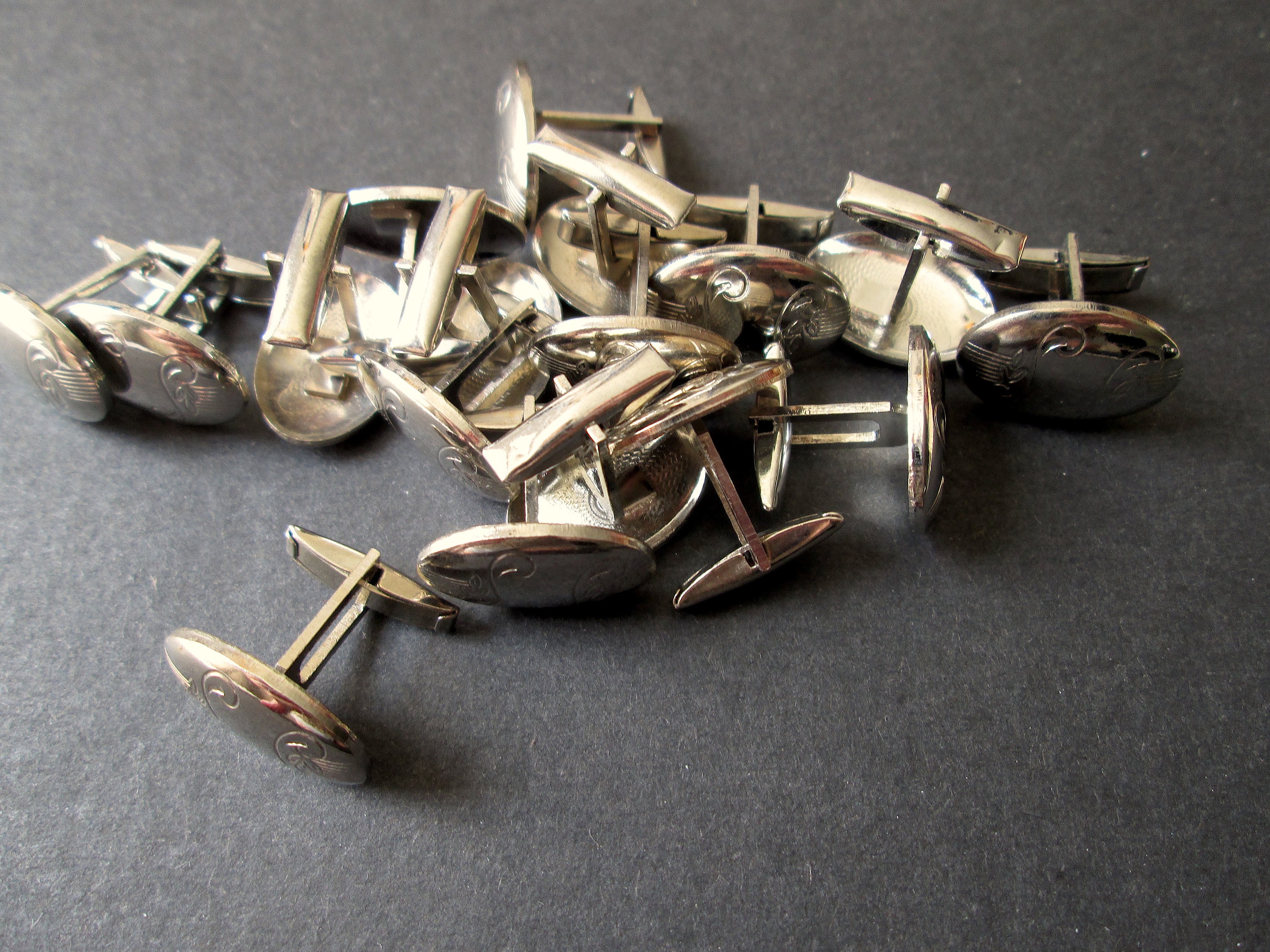 Lot Boutons De Manchette Et Cravate Vintage Argenté Thème Pêche à La Mouche - Occasion