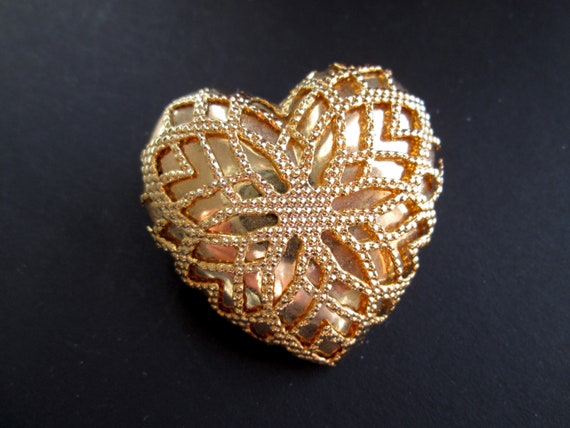 Fun Vintage Scarf Clip Ring Gold Tone Heart Shape… - image 1