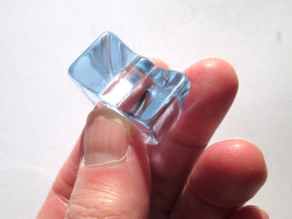 Adorable Vintage Statement Ring Translucent Pale … - image 7