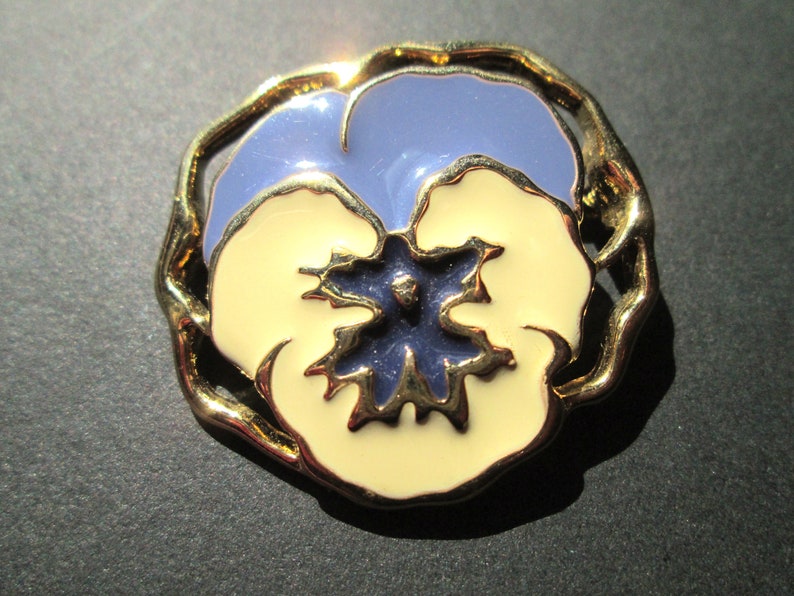 Vintage Avon Full Bloom Pansy Brooch Flower Enamel Enameled Opaque Cream Periwinkle Indigo Navy Shades of Blue Gold Tone Denim Tones image 5