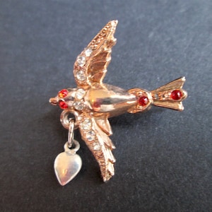 Vintage Sparrow Bird Brooch Pin Heart Dangle Ruby Red & Clear Rhinestones Gold Tone C Catch Figural Love Messenger Swallow Swift