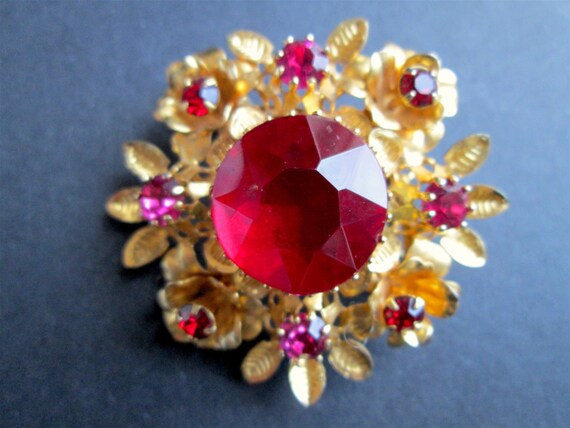 Vintage Brooch Pin Floral Gold Tone Ruby Red Fusc… - image 2