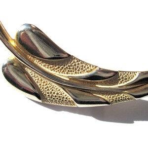 Lovely Vintage Gold Tone Textured Leaf Brooch Pin Retro Mid Century Figural