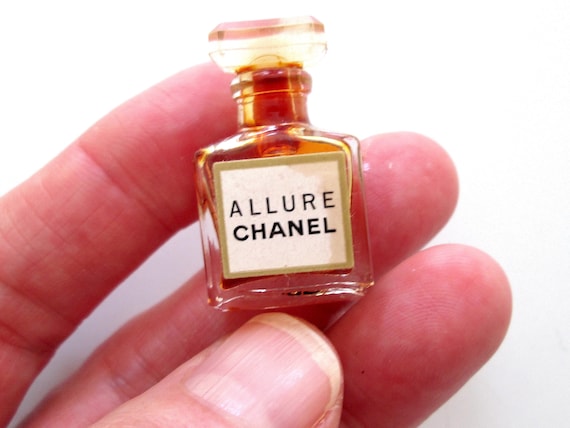 ヴィンテージ ミニチュア香水瓶 ALLURE by CHANEL ほぼ半分いっぱい 90