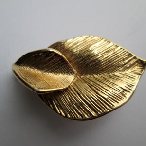 Vintage Gold Tone Textured Double Leaf Brooch Pin Signed
