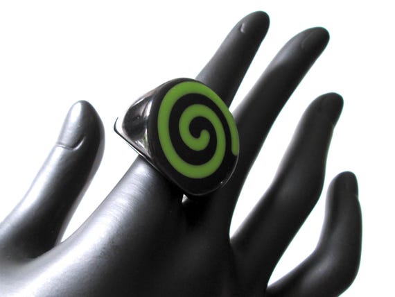 Fun Vintage Statement Ring Bright Lime Green Spir… - image 5