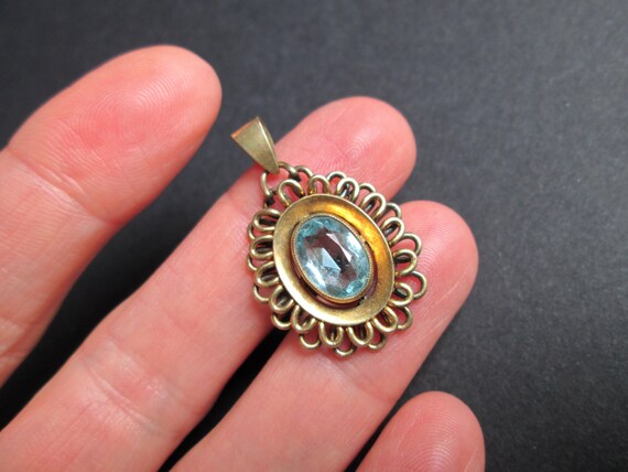 Stunning Vintage Signed A*D Andreas Daub Amerikaner Gold Tone Pendant with Blue Topaz Glass Stone Oval Floral Loops Victorian Revival View 4