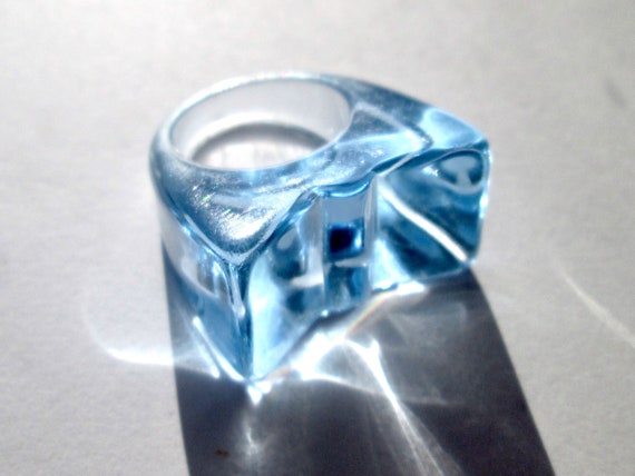 Adorable Vintage Statement Ring Translucent Pale … - image 4