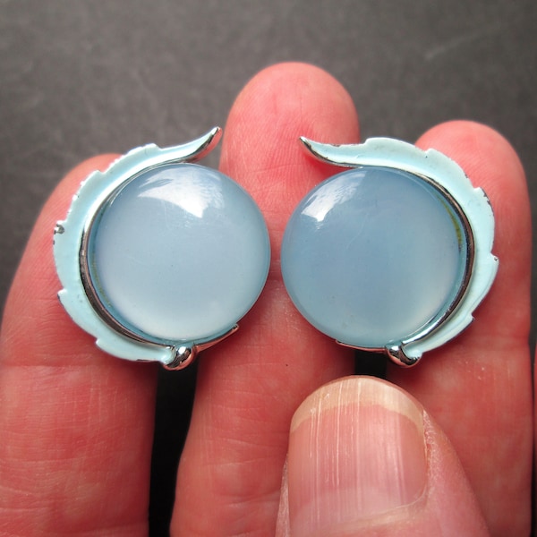 Lovely Vintage Screw Back Earrings Signed LISNER Angelic Blue Moonglow Thermoset Circular Cabochons Light Aqua Sky Enamel Shiny Silver Tone