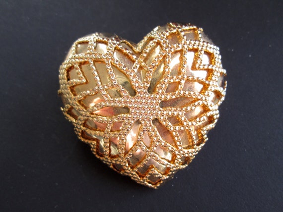 Fun Vintage Scarf Clip Ring Gold Tone Heart Shape… - image 2