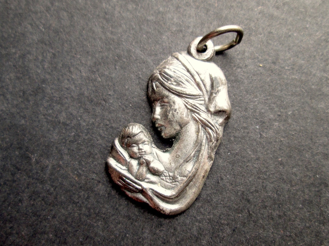 Lovely Vintage Medal Pendant Figural Madonna and Child Holy Virgin Mary ...