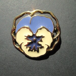 Vintage Avon Full Bloom Pansy Brooch Flower Enamel Enameled Opaque Cream Periwinkle Indigo Navy Shades of Blue Gold Tone Denim Tones image 4