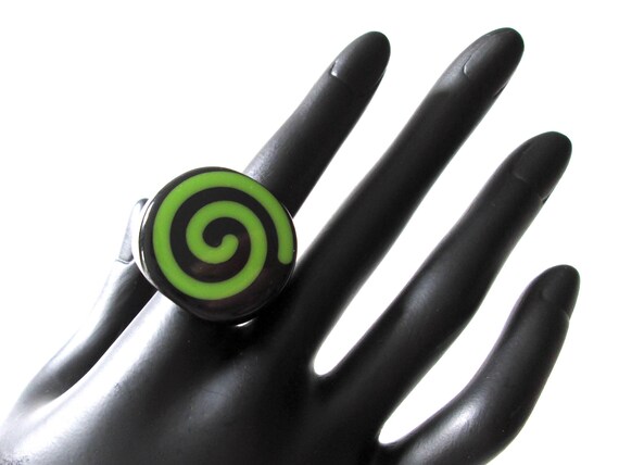 Fun Vintage Statement Ring Bright Lime Green Spir… - image 1