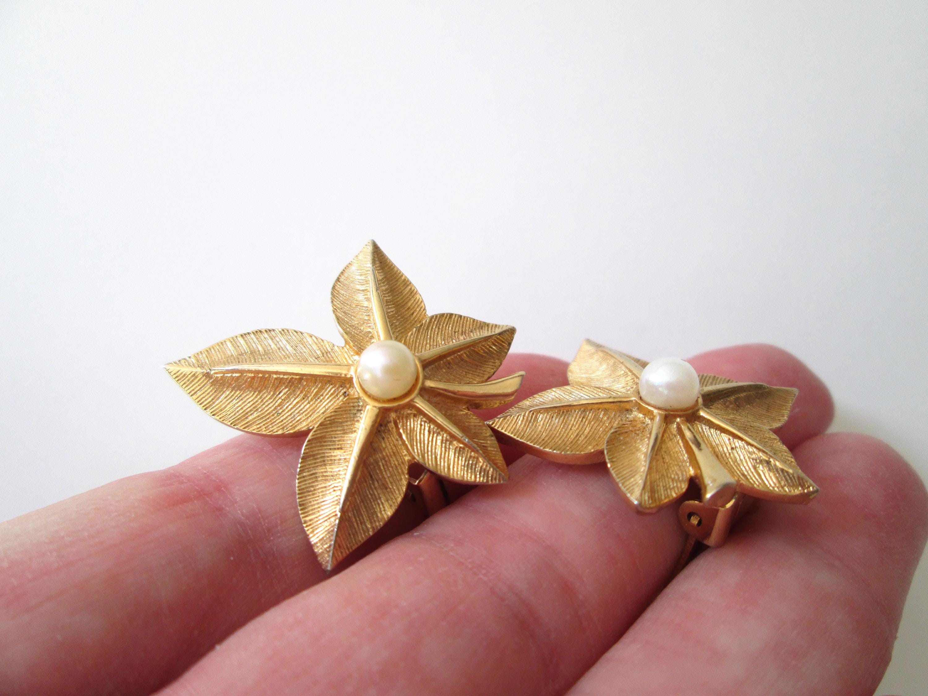 Lovely Vintage Clip on Earrings Signed © MARBOUX 1063