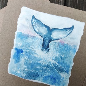 « Carte de voeux faite main de baleine, carte d'anniversaire de douve de queue de bosse pour lui, elle, fête des pères, carte d'artisanat d'un amoureux de la faune » par EdieBrae