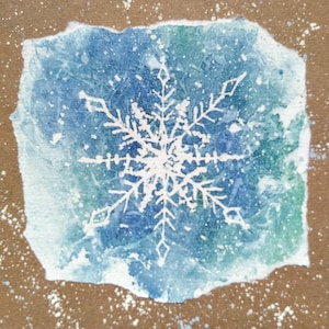 Carte de Noël de flocon de neige, une carte d'hiver vierge faite à la main, bleue et blanche, carte d'anniversaire carrée artisanale marron par EdieBrae