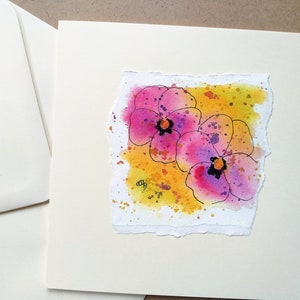 Tarjeta de felicitación hecha a mano de pensamientos de mi propia pintura de acuarela, tarjeta de cumpleaños colorida para ella, pensamientos rosas y amarillos de EdieBrae