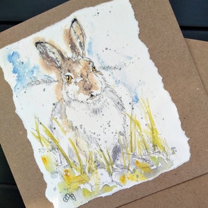 Schneehase handgemachte Winterkarte, Hase im Wintermantel, Wildtier Weihnachtskarte von EdieBrae UK