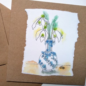 Carte d'anniversaire de perce-neige dans un vase bleu de ma peinture, carte d'anniversaire de fleurs d'hiver faites à la main pour elle, perce-neige de Noël par EdieBrae