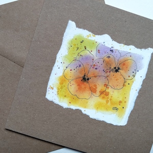 Wenskaart van viooltjes van mijn eigen aquarel schilderij, kleurrijke bloemen verjaardagskaart voor haar, oranje en paarse viooltjes door EdieBrae
