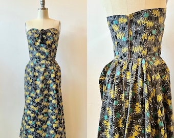 1950s Squiggle Print Strapless Dress | 50s Grey Bustle Sundress | Vintage Sweetheart Dotted Dress | Size XS