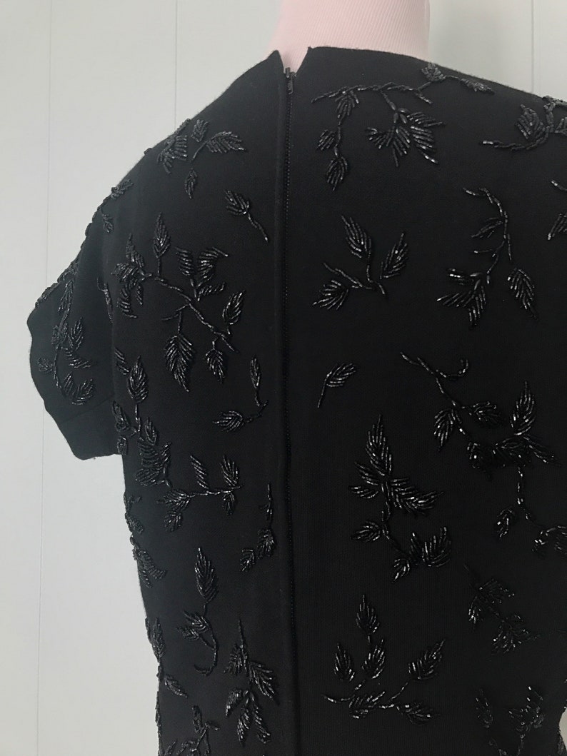 60s Short Sleeve Flower Beading Blouse Vintage V-Neck Sparkle Party Top Ladies Size M Medium 1960s Black Wool Floral Beaded Shirt