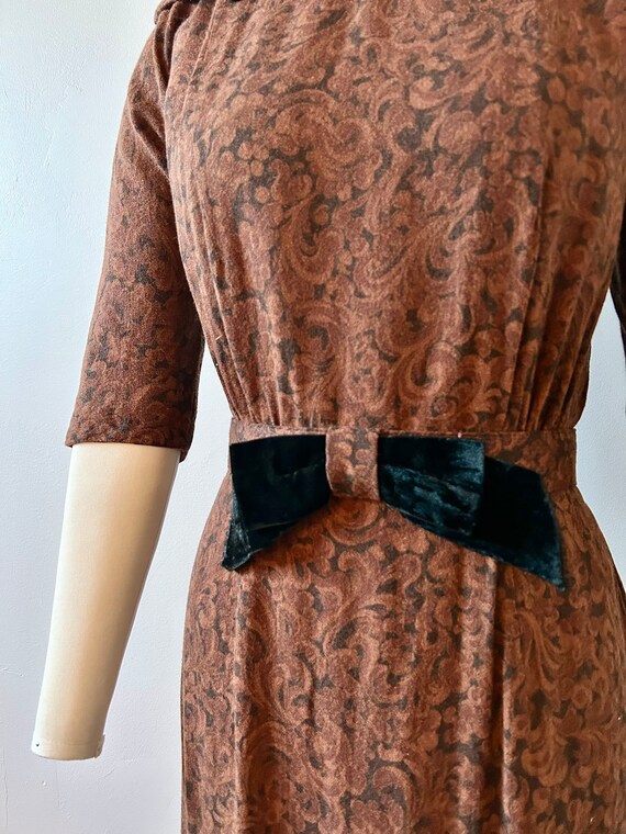 1950s R&K Originals Brown Swirl Wiggle Dress | 50… - image 5