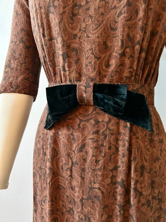 1950s R&K Originals Brown Swirl Wiggle Dress | 50… - image 7