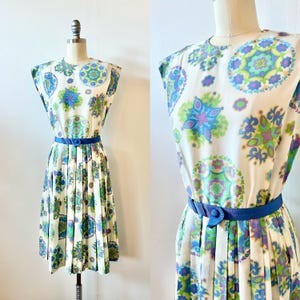 1960s R&K Originals Floral Pleated Dress | 50s Vibrant Geometric Print Dress | Vintage Sleeveless Day Dress | Size XS/S