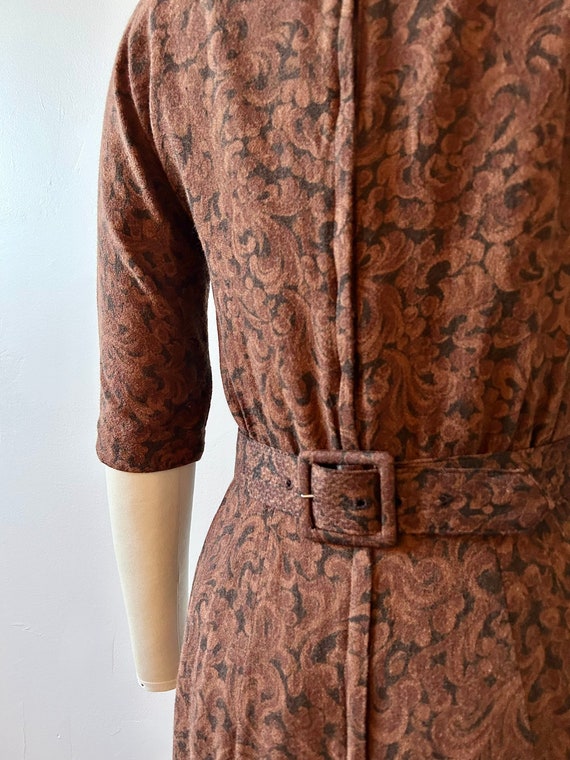 1950s R&K Originals Brown Swirl Wiggle Dress | 50… - image 9