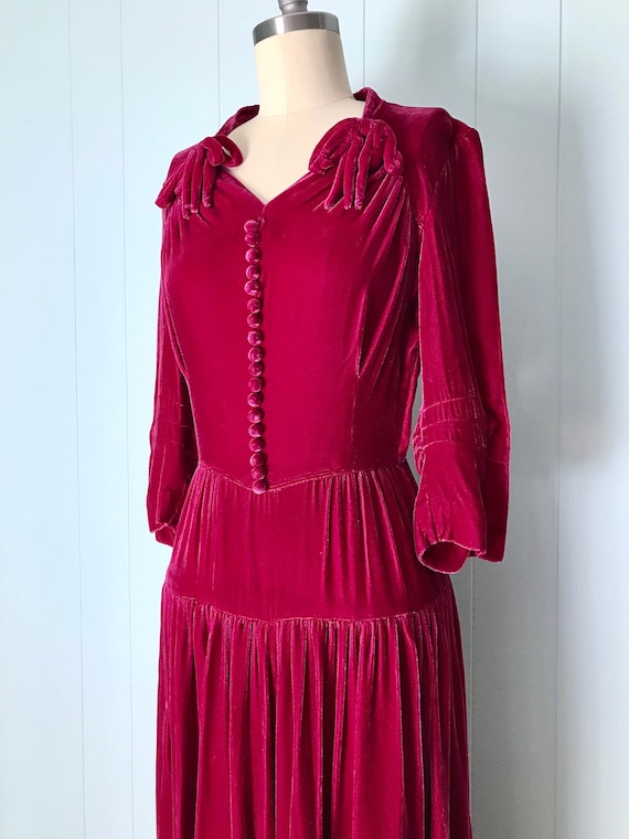 1940s Dark Raspberry Pink Velvet Cocktail Dress |… - image 2