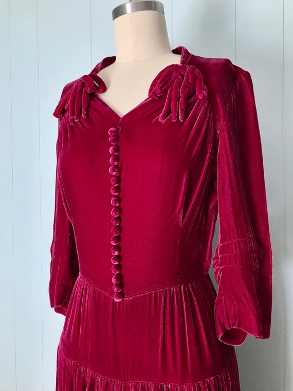 1940s Dark Raspberry Pink Velvet Cocktail Dress |… - image 3