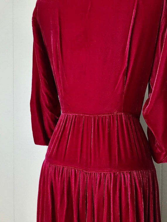 1940s Dark Raspberry Pink Velvet Cocktail Dress |… - image 10