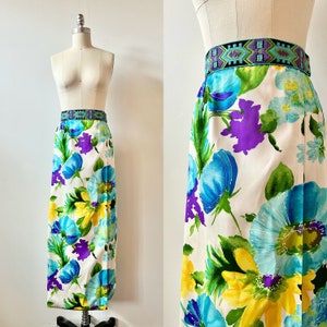 1970er Jahre heller floraler Maxi-Rock | 70er Jahre Bestickter Wickelrock | Vintage Langer Bleistiftrock | Größe XS