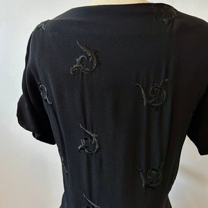 1950s Black Floral Embroidered Cocktail Dress 50s Satin Bow Party Dress Vintage Short Sleeve Wiggle Dress Size M/L image 10