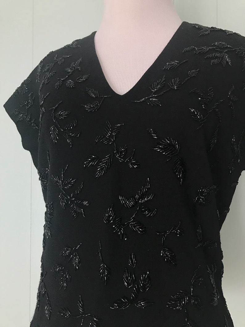 60s Short Sleeve Flower Beading Blouse Vintage V-Neck Sparkle Party Top Ladies Size M Medium 1960s Black Wool Floral Beaded Shirt