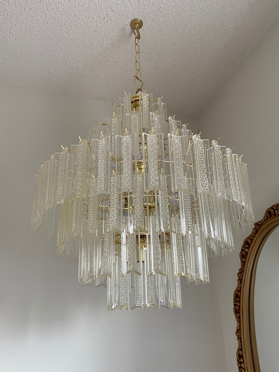 CHANDELIERA Battery and Remote Operated CHANDELIER 