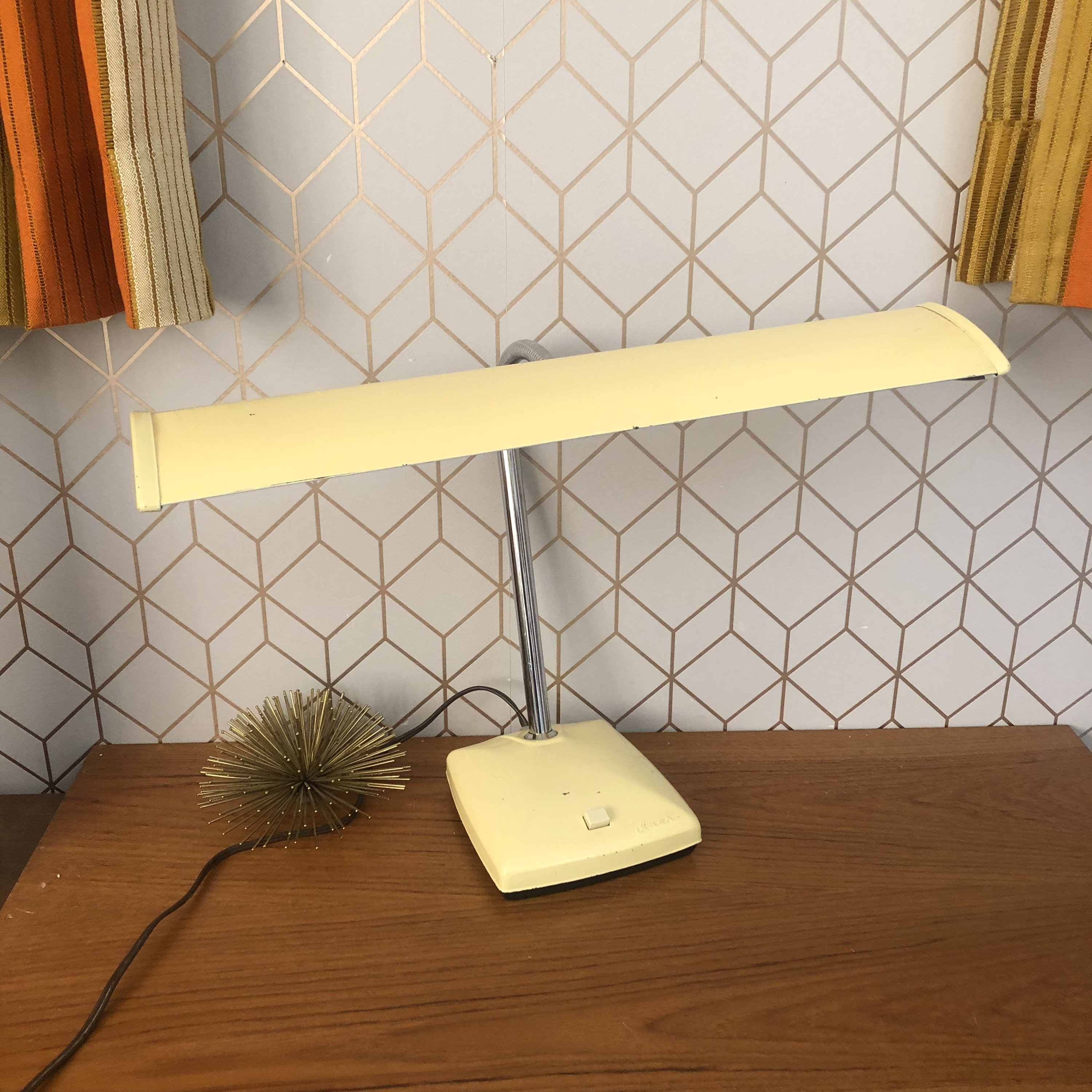 Fluorescent table best sale lamp