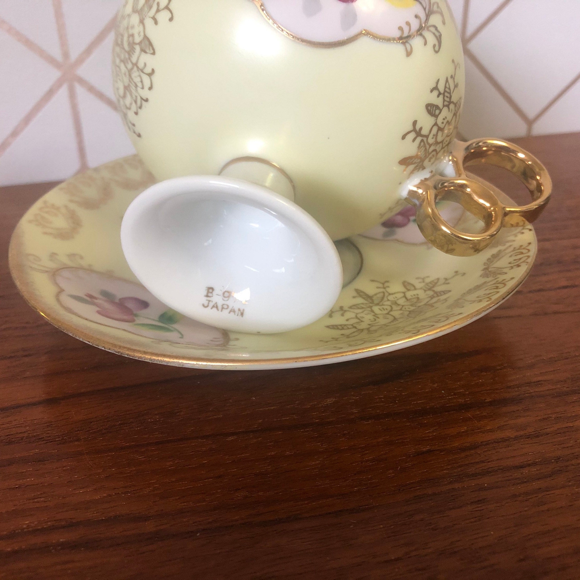 【希少！】ピュピトル　ルミュアージュ　vintage ヴィンテージ Vintage Tea Cup and Saucer, Luster Pearl Pedestal