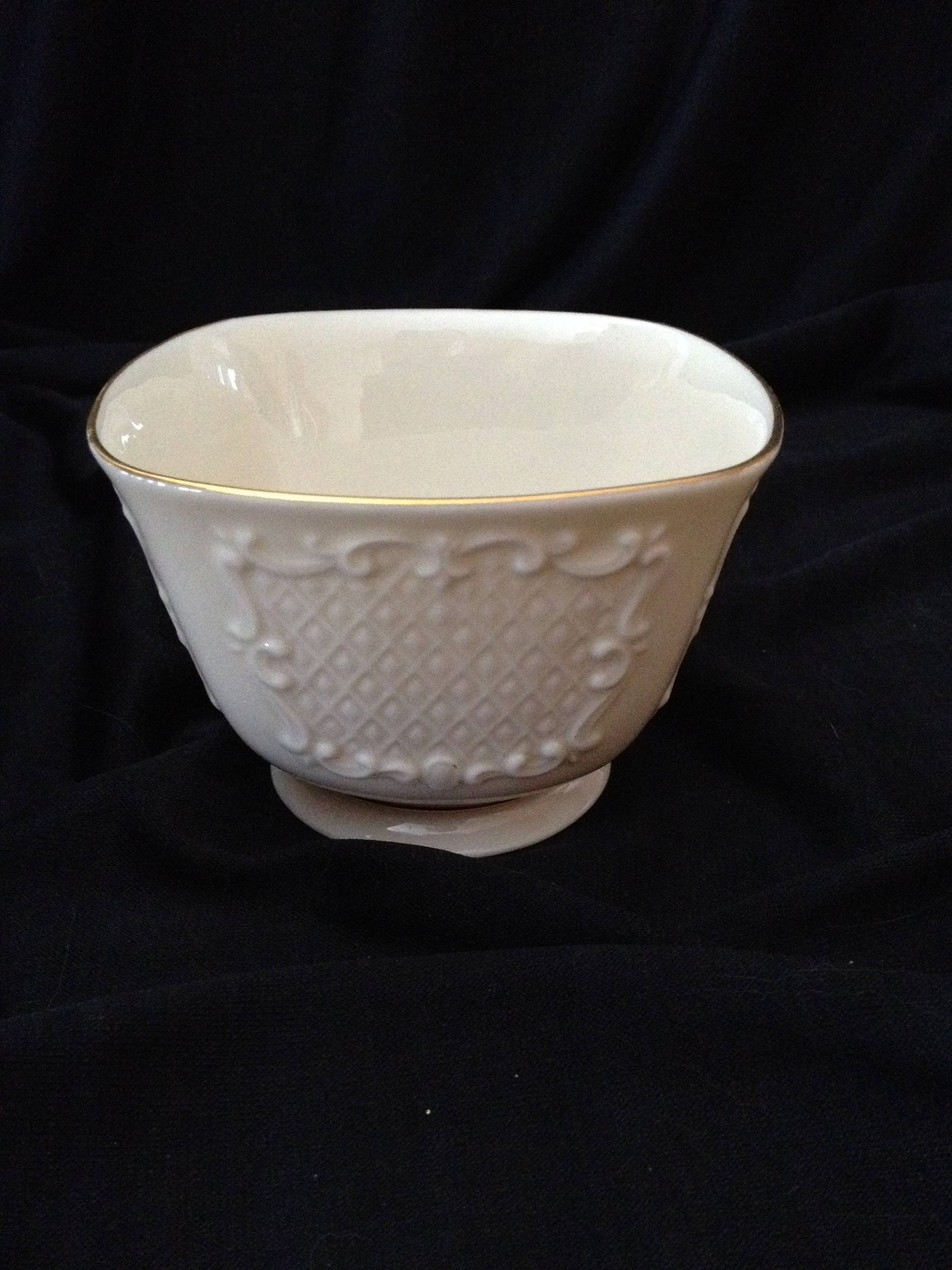 Home & Living Gold trim Lenox Embossed Leaf design small bowl Dining