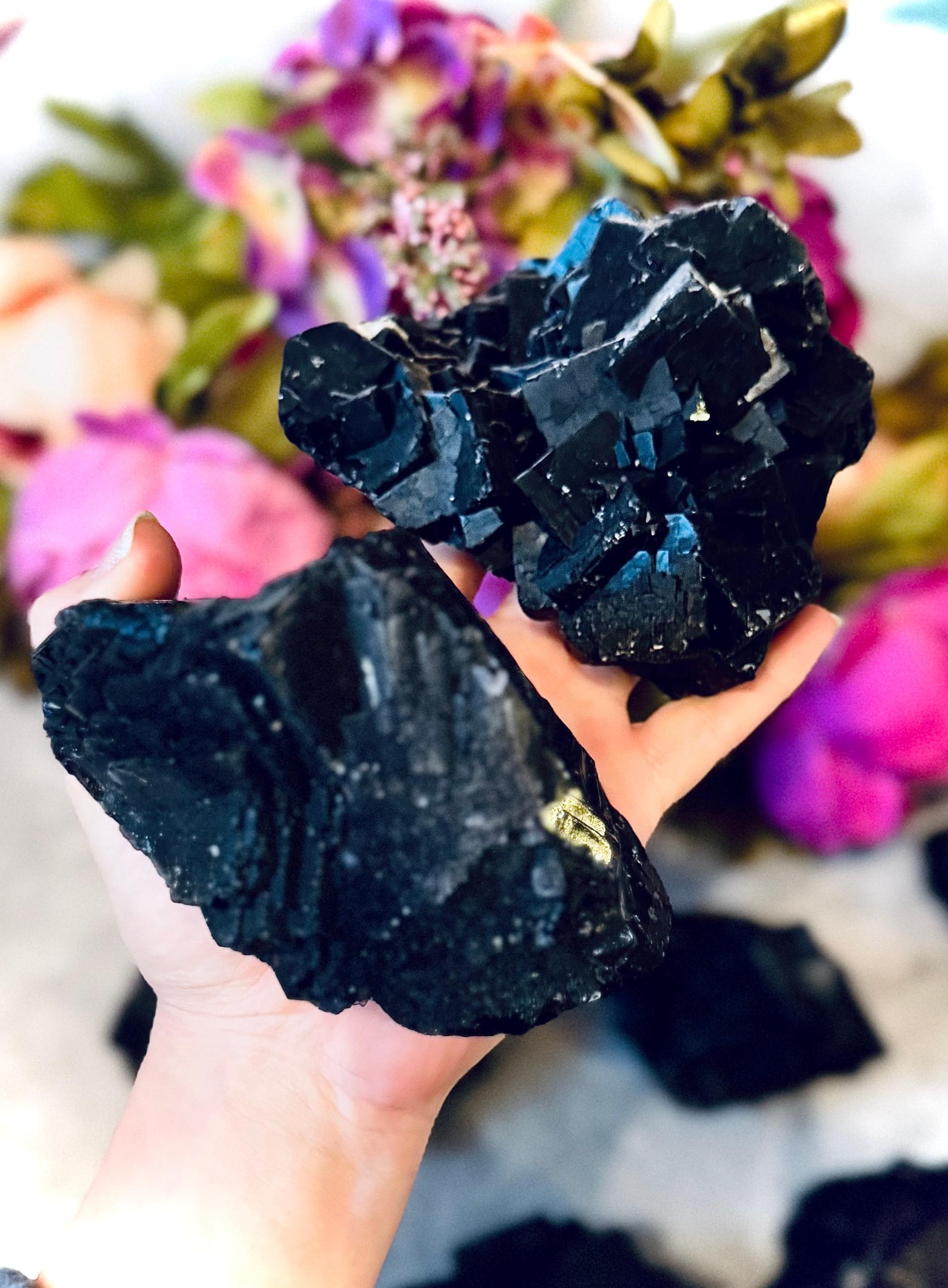 カナダの珍しい「ブラックローズ」蛍石 RARE Black Rose Fluorite Specimens, Fluoresce Red or Pink - Etsy