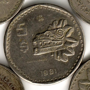 lot of 7 vintage 5 cinco pesos Mexico, Bulk Sale, Aztec sculpture of feathered serpent god Quetzalcoat, 2.6 oz