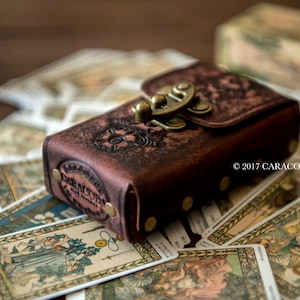 Estuche de piel para minitarot, color burdeos, 50 mm