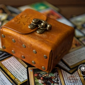 MTG 80 single sleeved leather case, card box, trading cards case, leather box, playing cards holder, white mana, Plains
