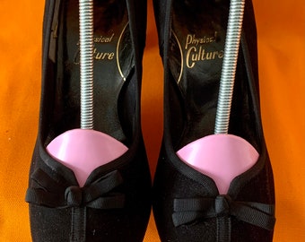Vintage 1950s Court Shoes by Physical Culture Black Suede Grosgrain Bow Made in the US Size 8.5 UK Size 6.5 EU Size 39.5
