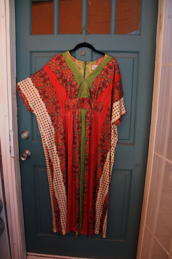 Vintage 70s Kaftan dress / Indian / Colorful / Red