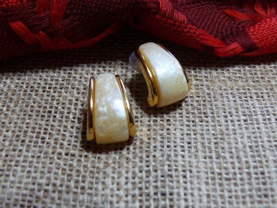 Napier vintage pierced earrings - Gold toned Crea… - image 1